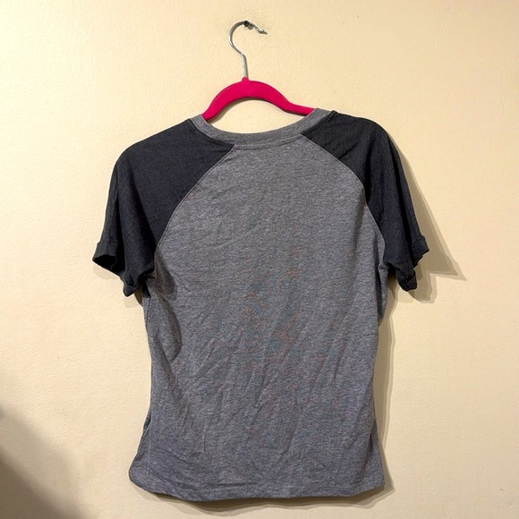 Women's Gray Short Sleeve Crew Neck NFL Licensed Las Vegas Raiders Shirt sz S - Picture 2 of 7